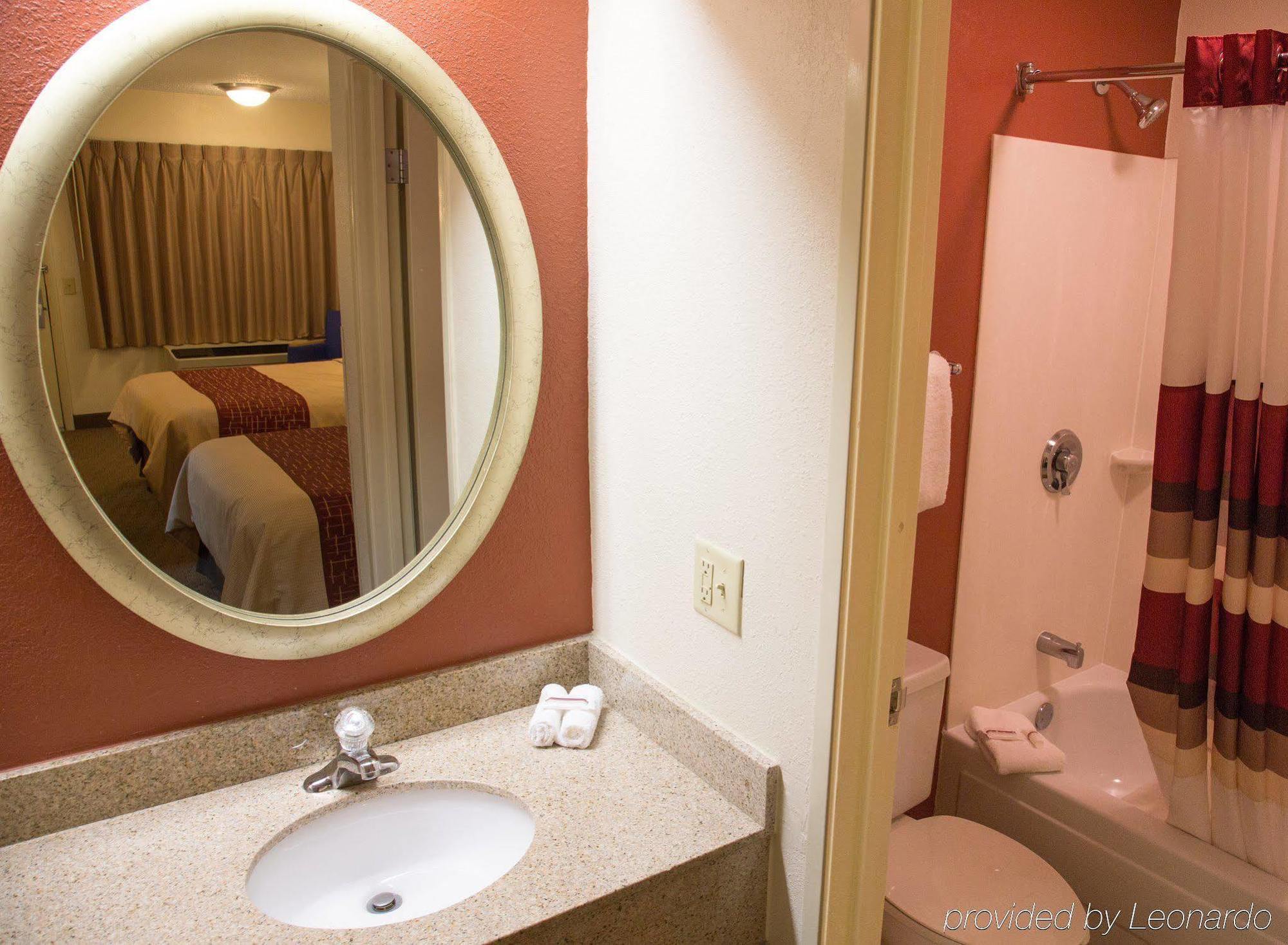 Red Roof Inn Detroit - Roseville St Clair Shores מראה חיצוני תמונה