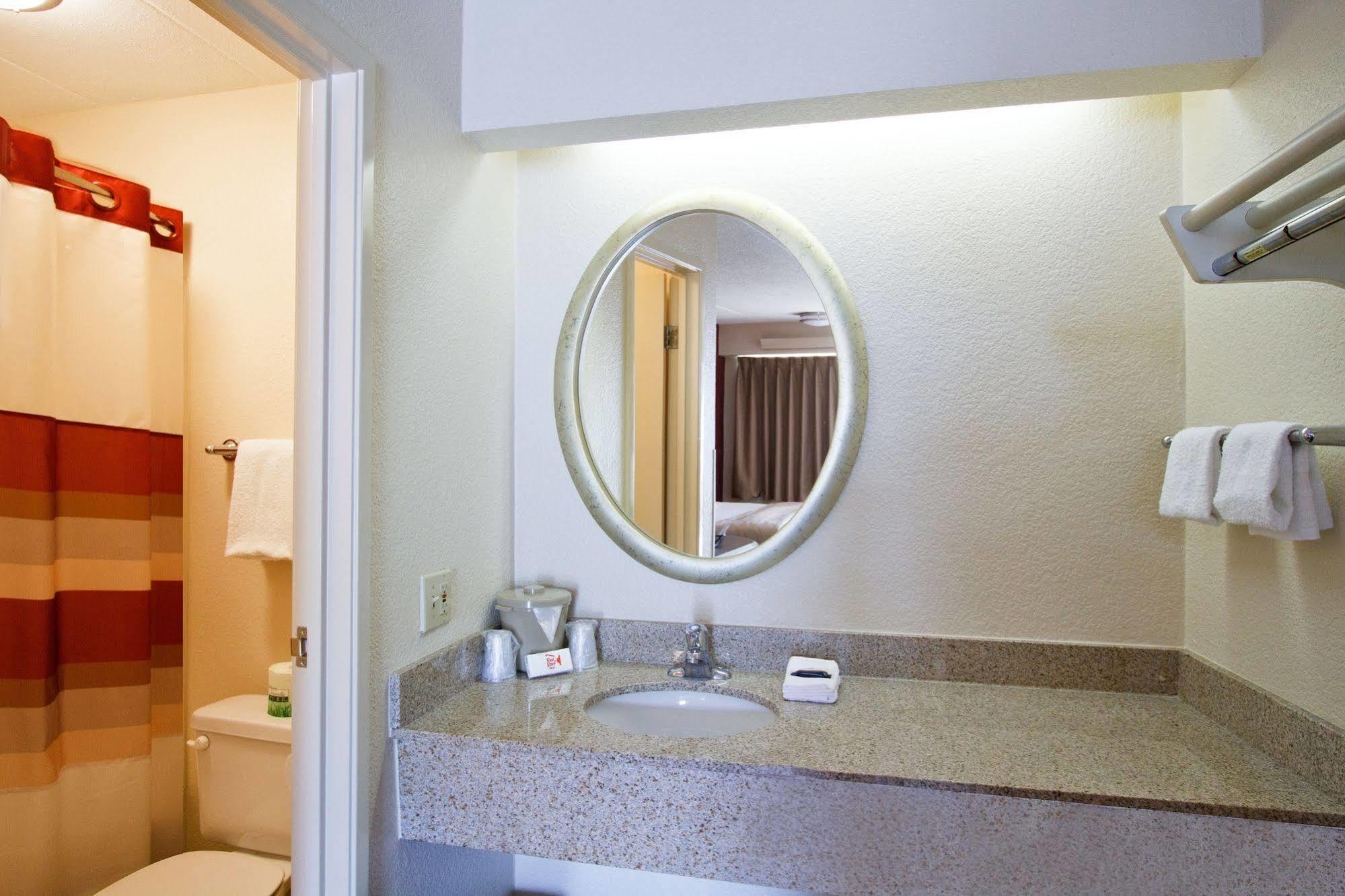 Red Roof Inn Detroit - Roseville St Clair Shores מראה חיצוני תמונה